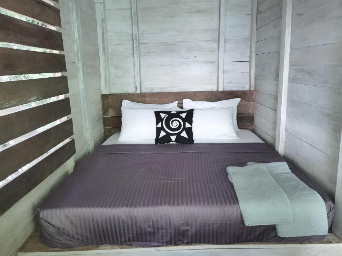 Chalet In The Jungle Pallegama Стая снимка