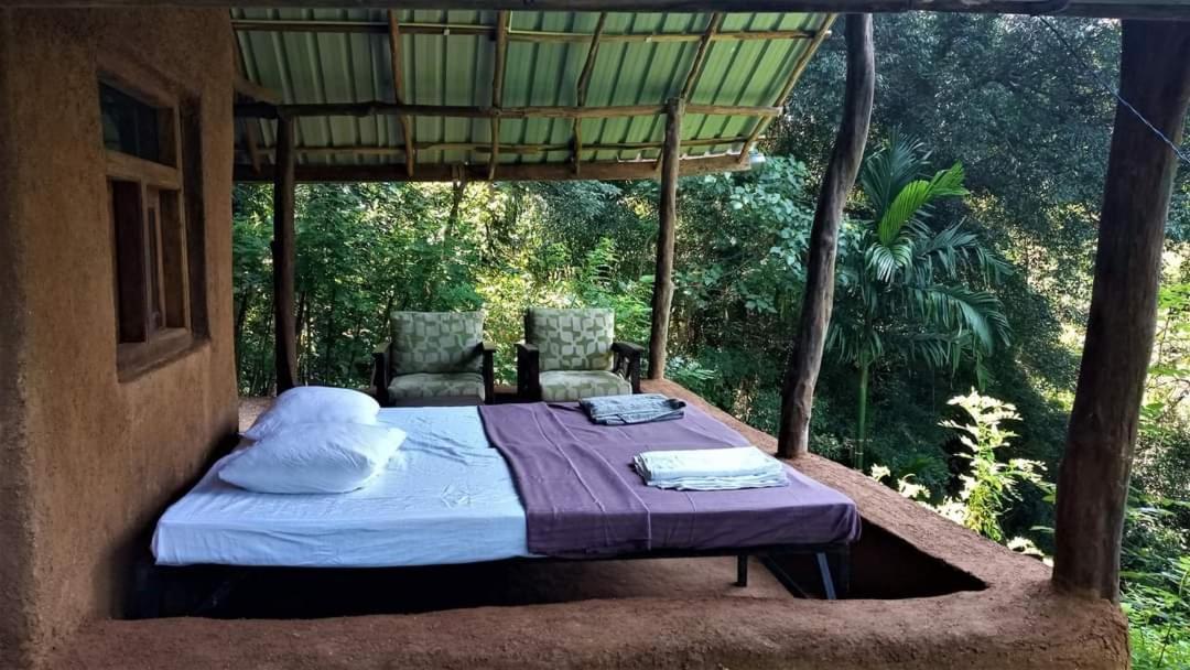 Chalet In The Jungle Pallegama Стая снимка